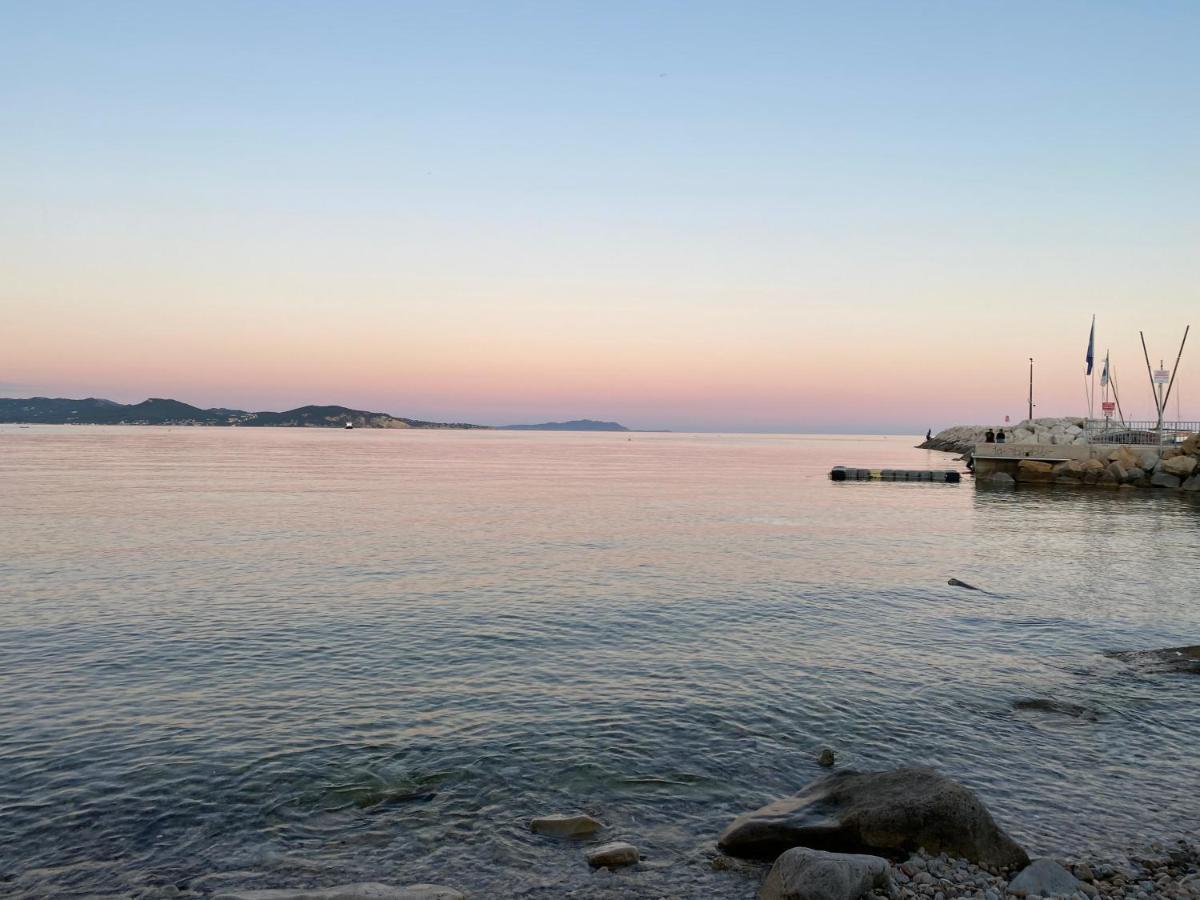 Fanny Wifi Climatise Tout A Pieds 4 Personnes La Ciotat Luaran gambar